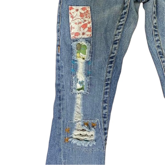 True Religion Flare Leg Floral Patchwork Quilted Distressed Jeans - Picture 9 of 10
